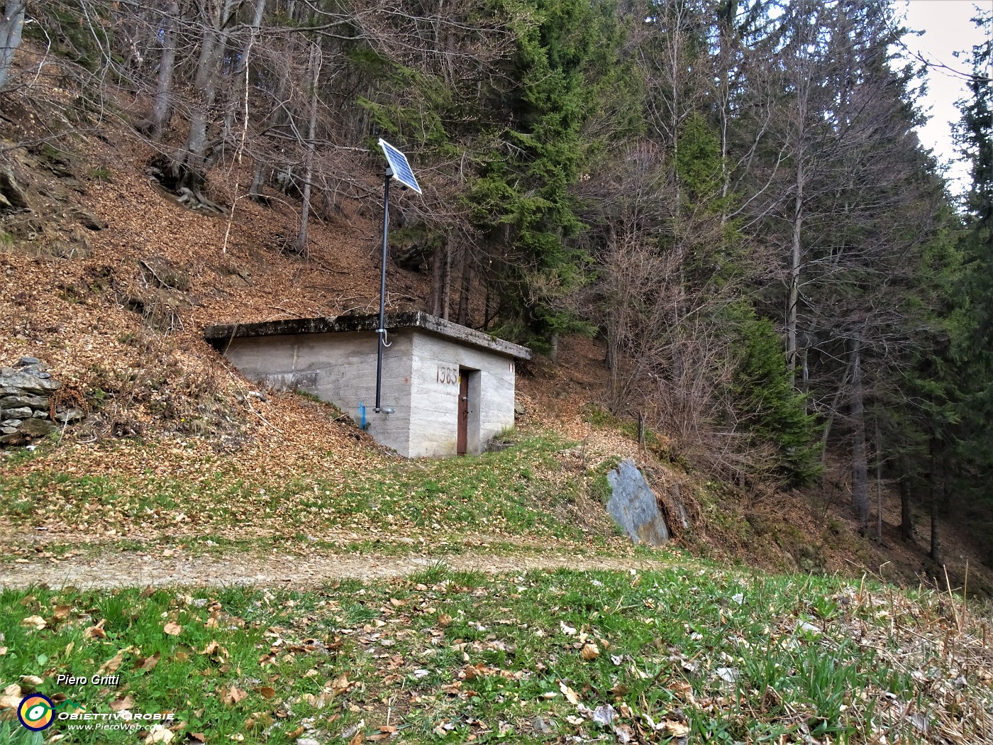 31 E si passa da un bacino per raccolta acqua sorgiva.JPG